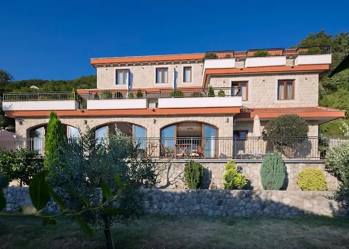 Villa Gradina Budva met een Zwembad