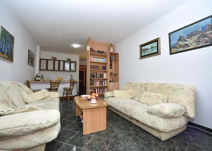 Apartment Singer Sveti Stefan