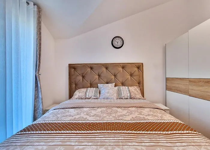 Genius Apartment Budua