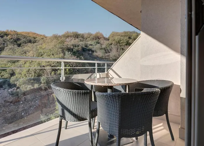 Luxury Pool Apartments Near The Sea Sveti Stefan che accetta animali