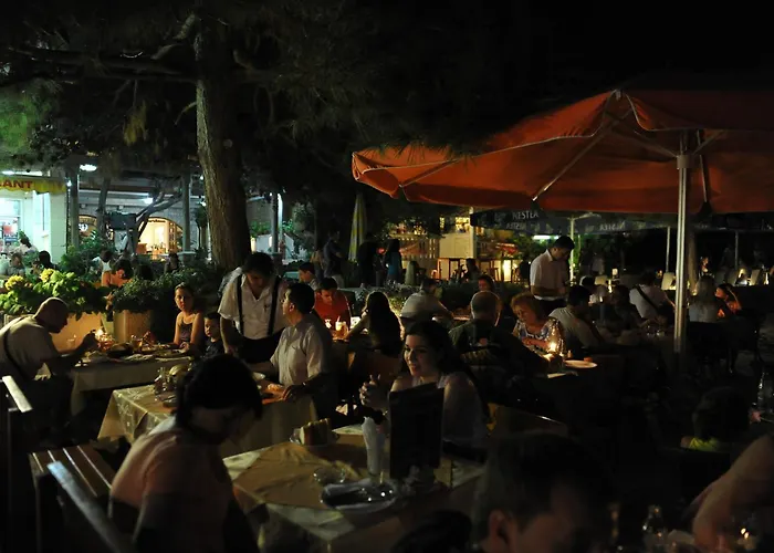 Budva Hotels With Jacuzzi in Room near Statua Ballerina