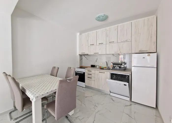 Ata Apartmani. Petrovac