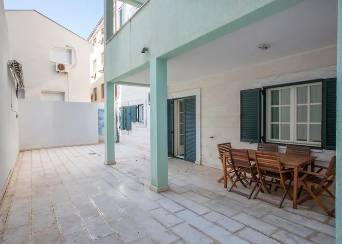 Sveti Stefan hotels near Becici beach