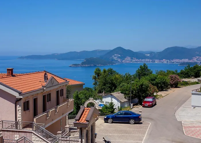 Pet friendly Apartments Natasa Sveti Stefan