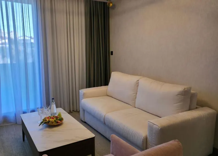Hotel vicino all'aeroporto Aeroporto di Podgorica Airport (TGD), Budua