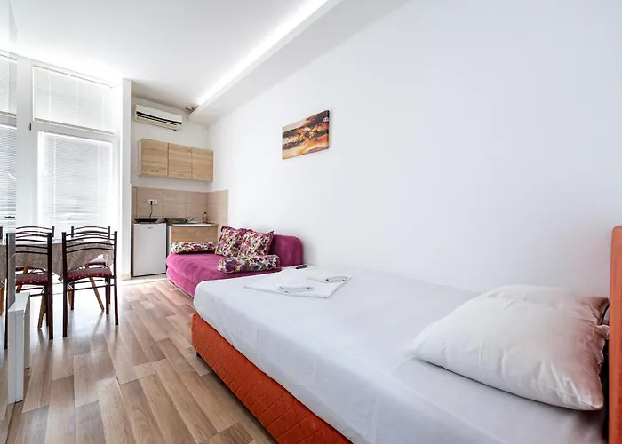 Post Office Center Apartments Budua
