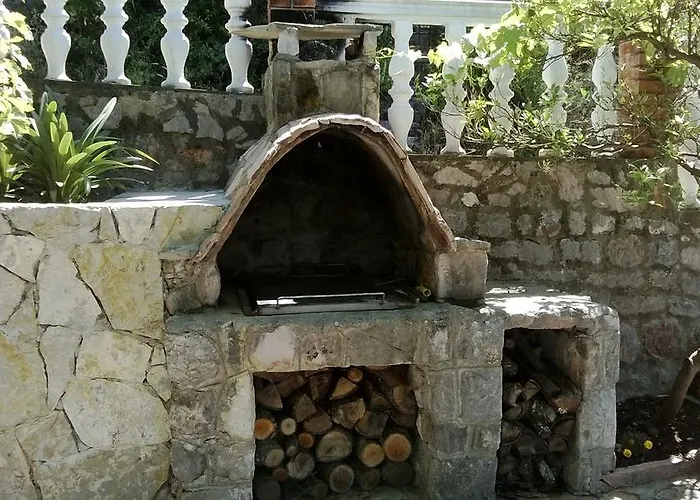 Pet friendly Apartment Djukovic Petrovac