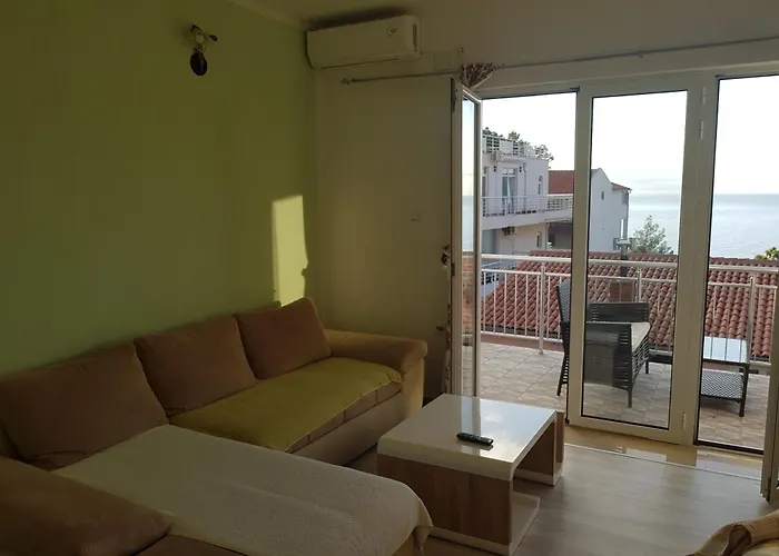 Pet friendly Apartments Vukovic Sveti Stefan