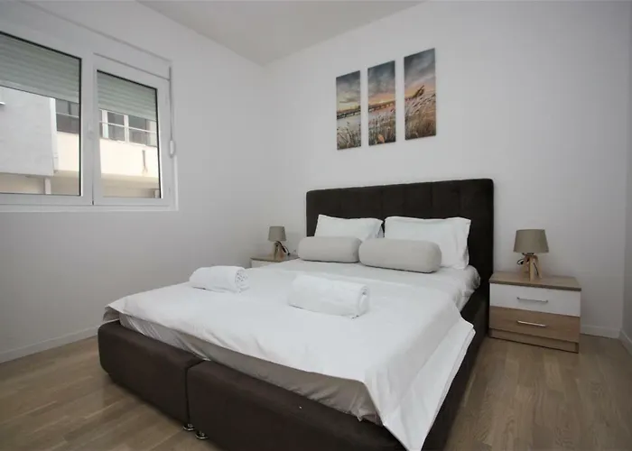 Huisdiervriedelijke Modern Spacious One Bedroom Apartment Rafailovici Budva