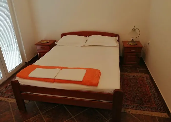 Pet friendly Apartments Mitrovic Podlicak Sveti Stefan