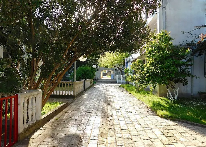 Pet friendly Apartmens Natasa Apartment Budva