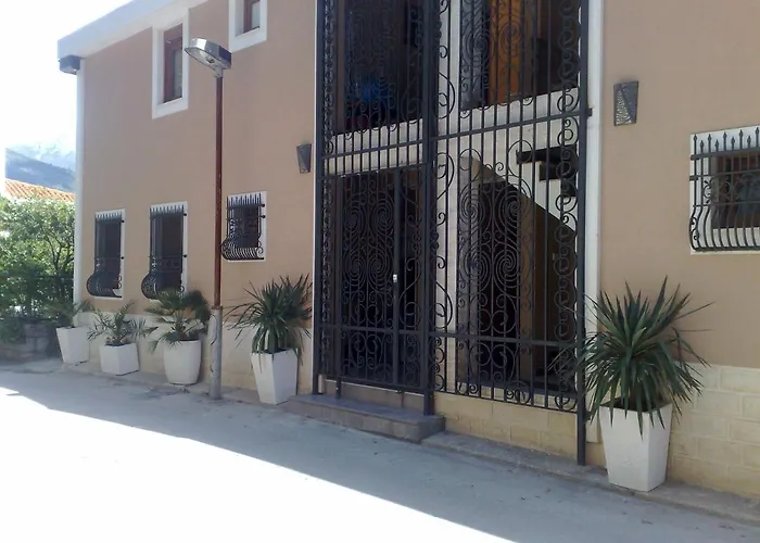 Pet friendly Villa Danile Cosy Apartments Budva